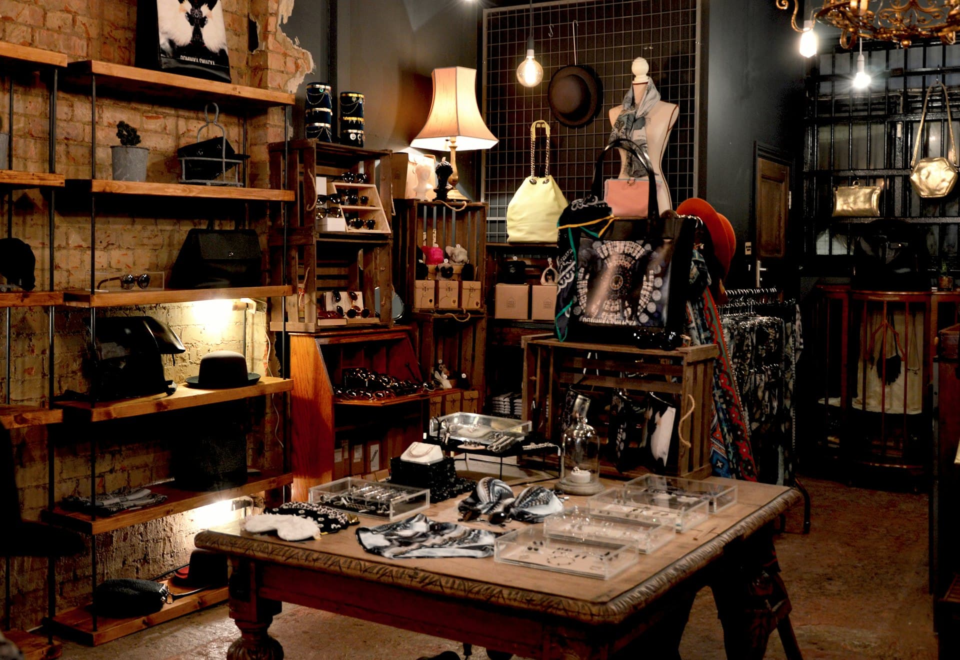 Interior de tienda de antigüedades