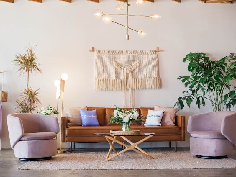 Salón decorado con muebles vintage