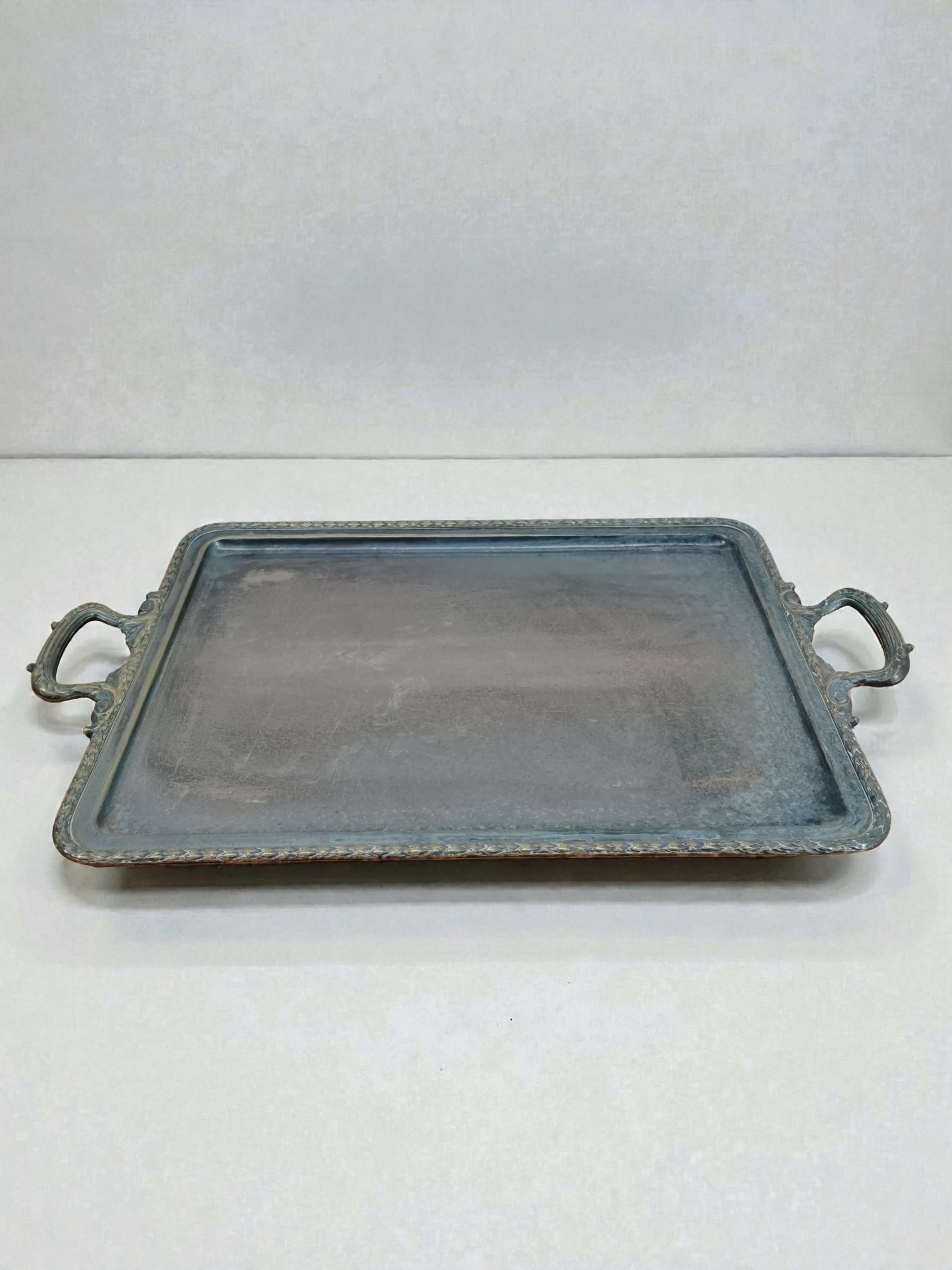 Bandeja Vintage de Metal Plateado con Asas