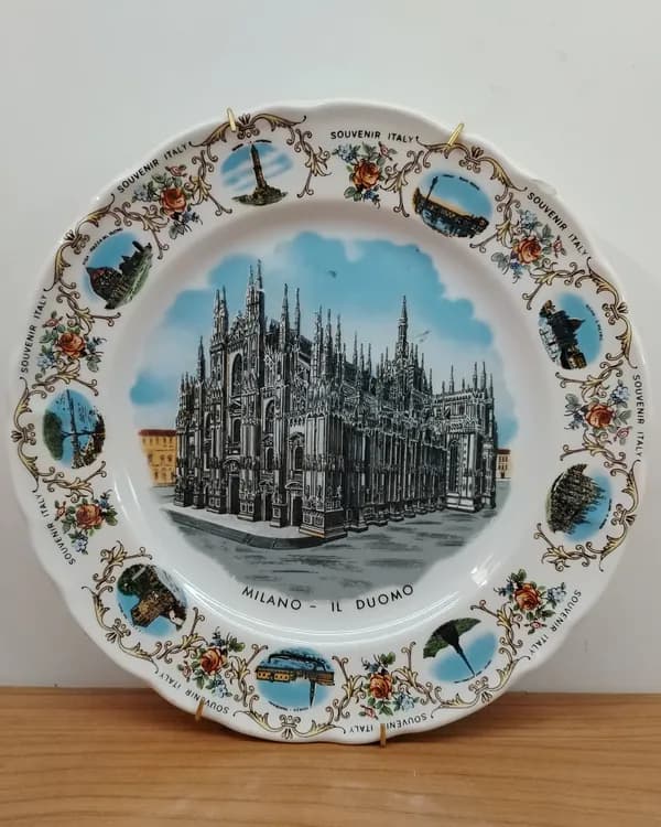 Plato decorativo souvenir de Italia con el Duomo de Milán