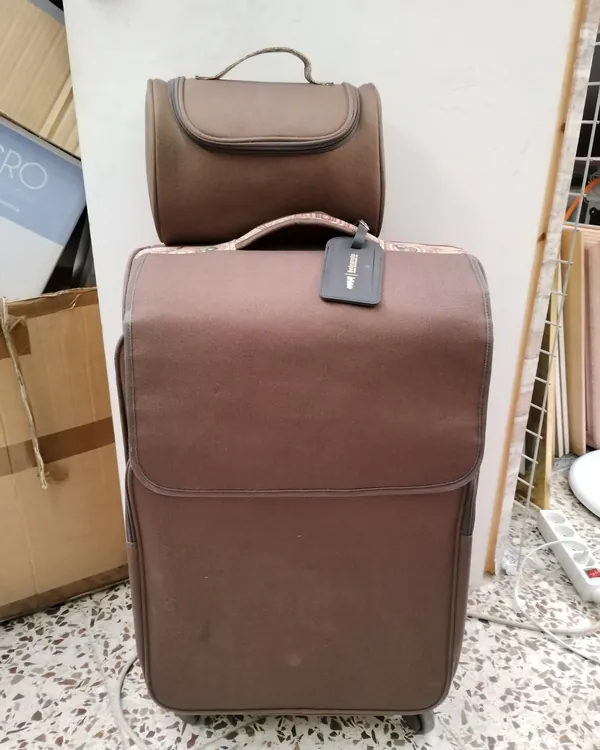 Maleta de cabina Custo con bolsa de aseo