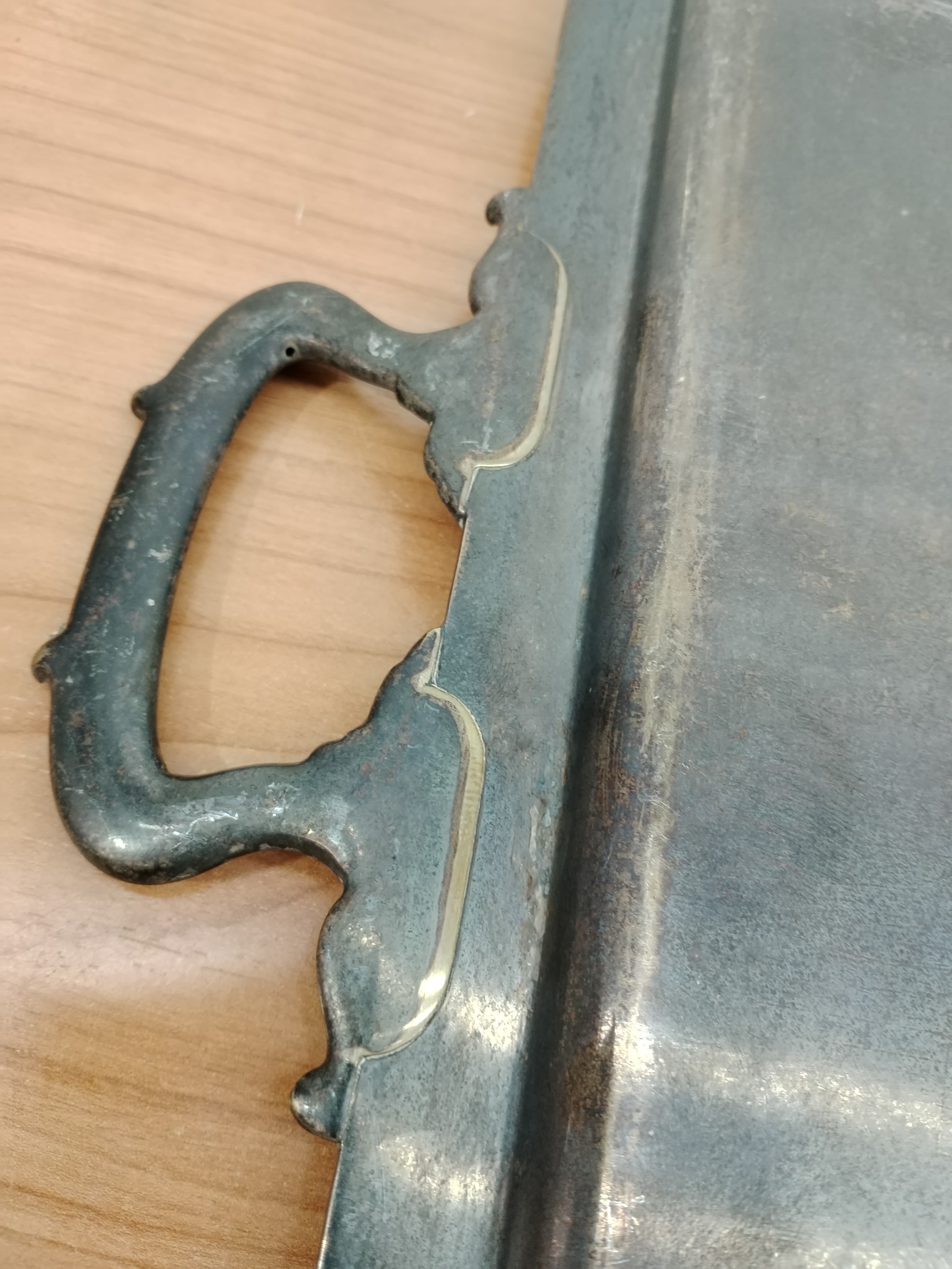 Bandeja Vintage de Metal Plateado con Asas - imagen 5