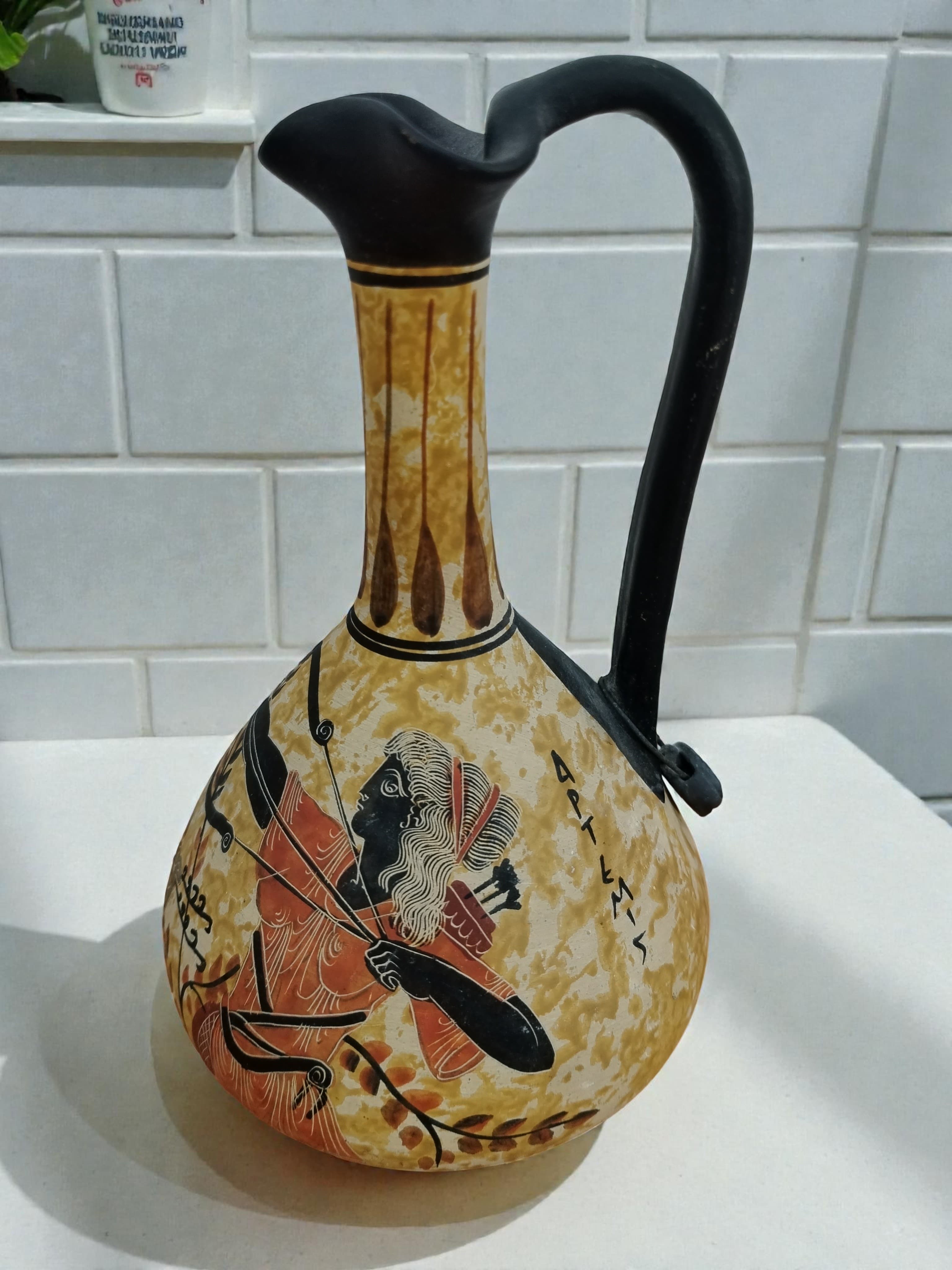 Ánfora decorativa de la diosa Artemisa - imagen 1