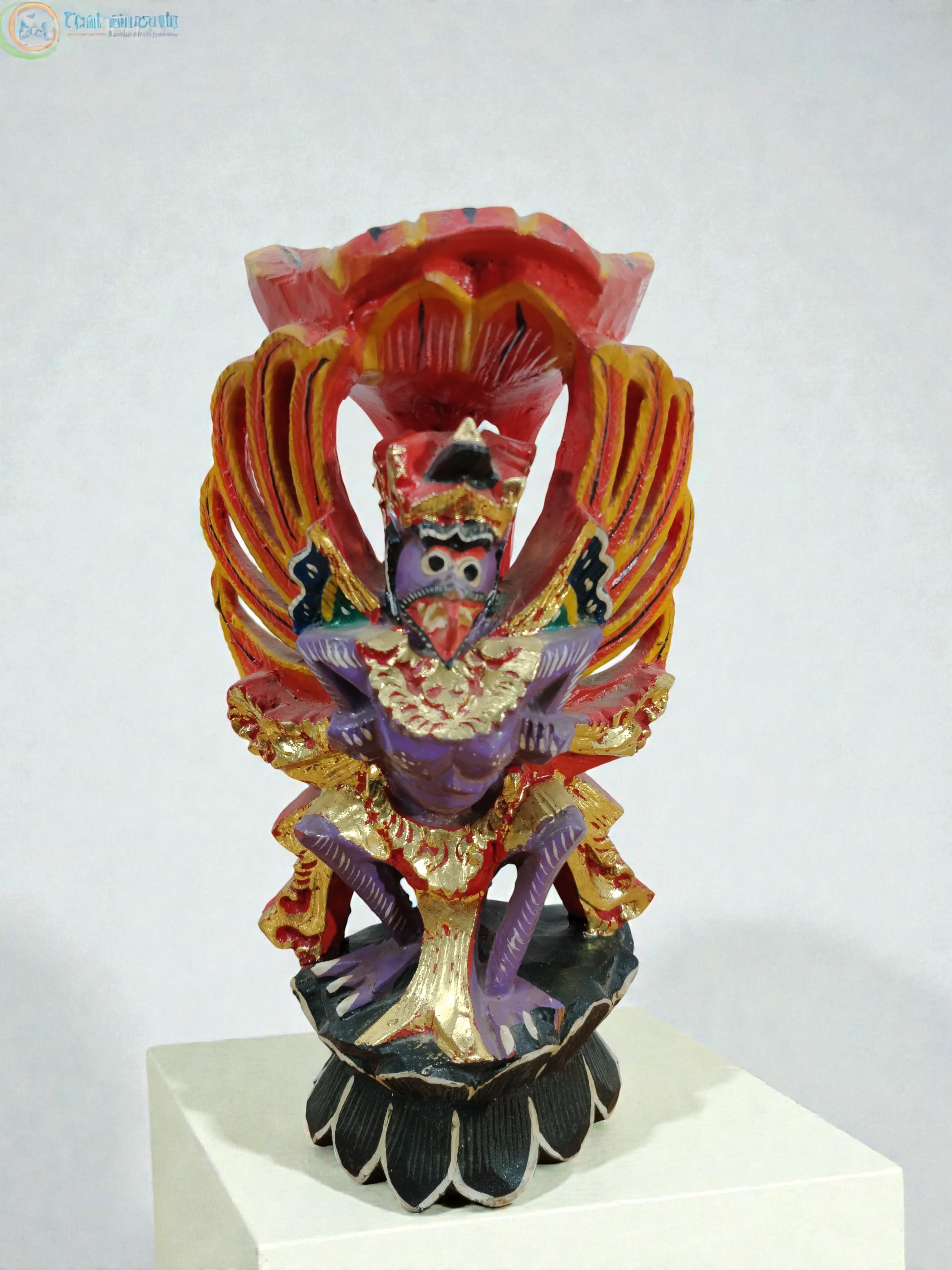 Escultura de Garuda en Madera Tallada